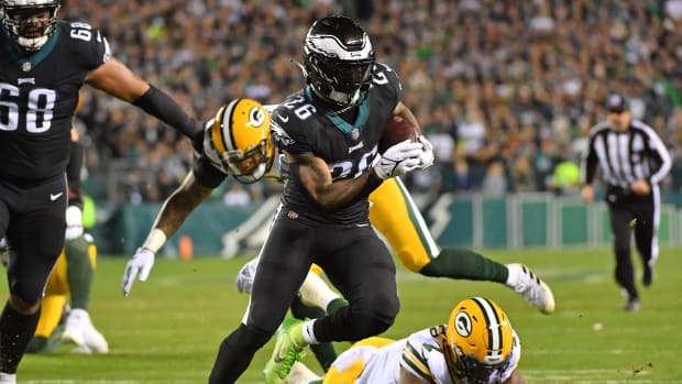 Eagles running back Miles Sanders runs for a touchdown.